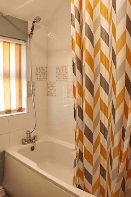 Stunning Guest House Free Wifi &Parking Leeds