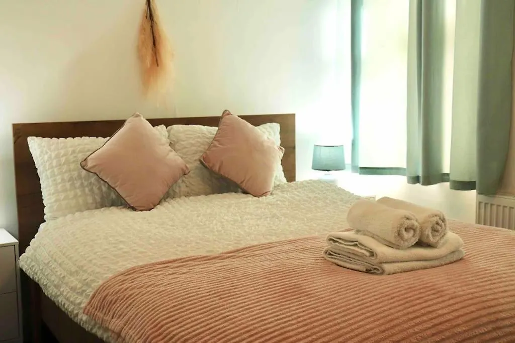 Lägenhet Stunning Guest House Free Wifi &Parking Leeds  Storbritannien