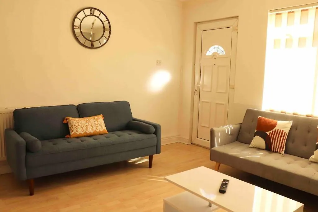 Stunning Guest House Free Wifi &Parking Leeds