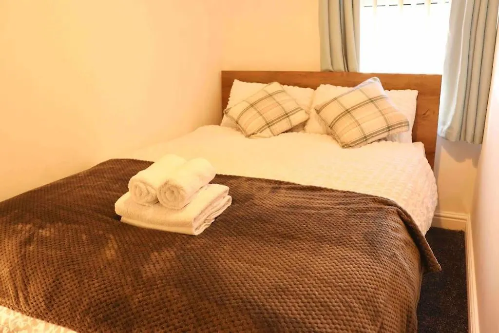 Stunning Guest House Free Wifi &Parking Leeds  0*, Leeds (West Yorkshire)
